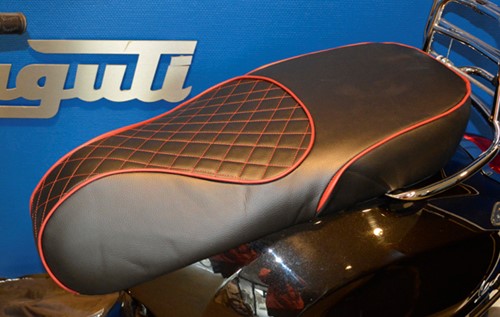 Buddydek Zwart Ruit (Rode Bies) Vespa Primavera / Vespa Sprint