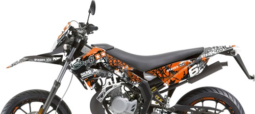 Sticker Set Stage6 voor Derbi Senda SM 50 DRD X-treme & Racing / Derbi Senda R 50 DRD X-treme & Racing / Gilera RCR / Gilera SMT Bouwjaar 2010 t/m 2017 - Oranje / Wit