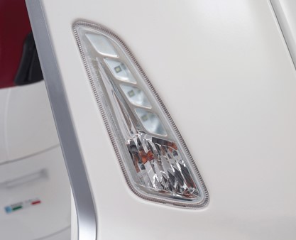 knipperlicht + ledverlichting vespa primavera rechtsvoor origineel 642651