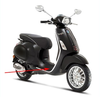 treeplank / voetenplank vespa sprint zwart lucido 94 piaggio origineel 6736125090