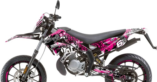 Sticker Set Stage6 voor Derbi Senda SM 50 DRD X-treme & Racing / Derbi Senda R 50 DRD X-treme & Racing / Gilera RCR / Gilera SMT Bouwjaar 2010 t/m 2017 - Roze